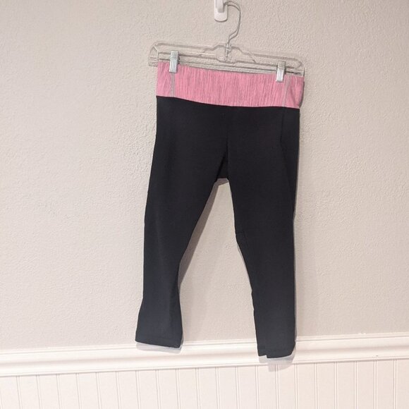 Lululemon Breathe Easy Crop Black Wee Are From Space Neon Pink Opal Size 6 EUC - Picture 2 of 12